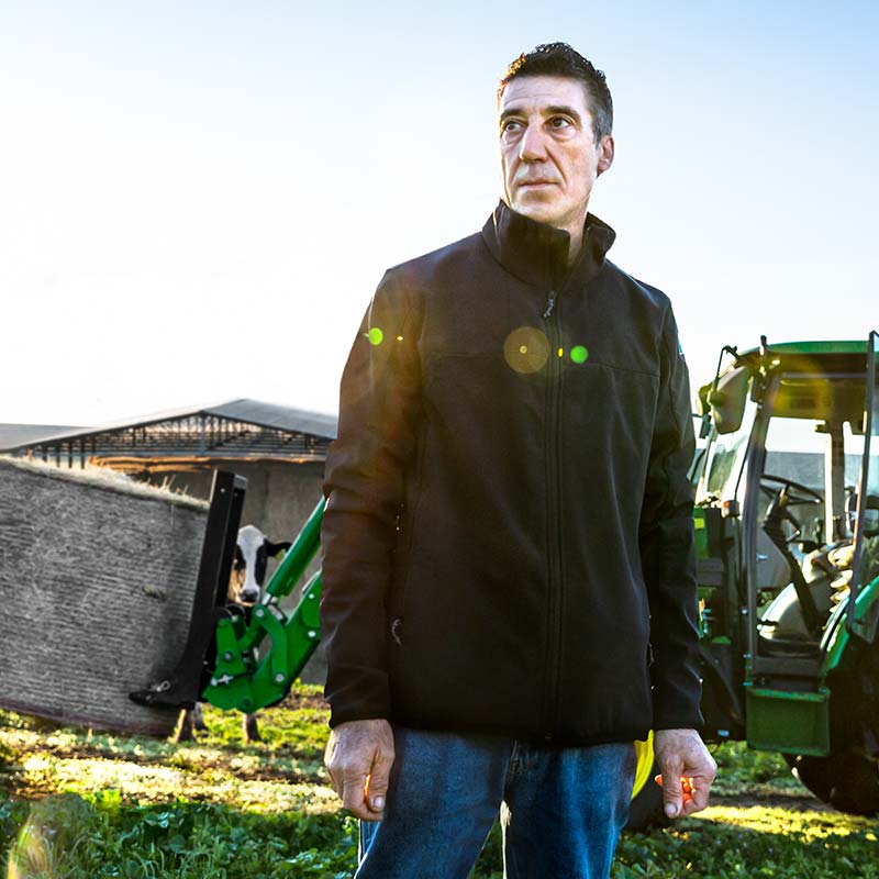 FERMES LAITIÈRES: LES TRACTEURS POUR LE SOIN DES VACHES