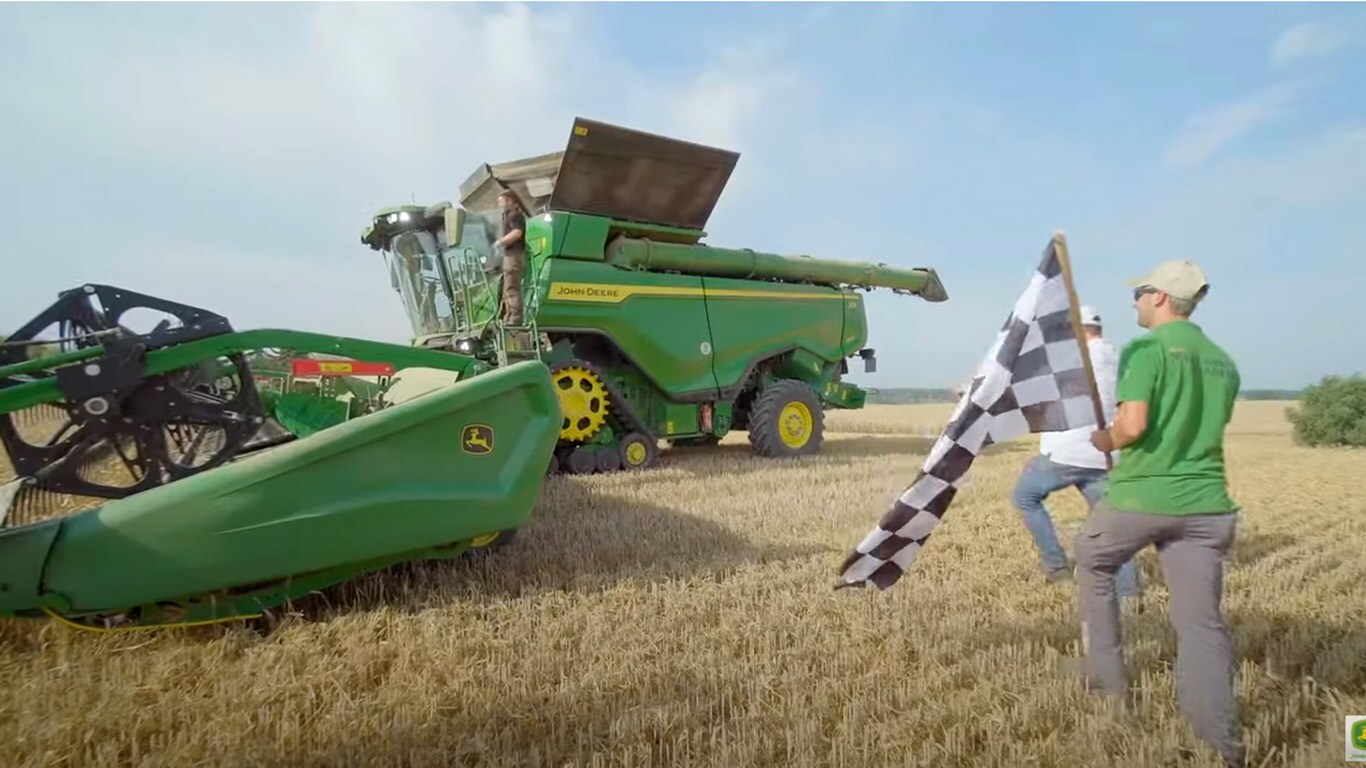 Le magazine Profi teste la série X 100&nbsp;tonnes et la série T 50&nbsp;tonnes dans des conditions difficiles.