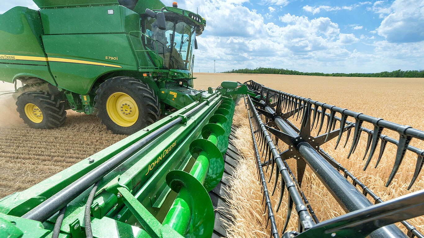 Plate-forme de coupe &agrave; tapis &agrave; couteau rigide John Deere, s&eacute;rie 700D