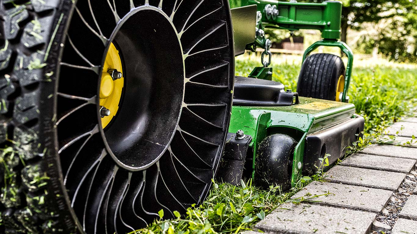 Pneu radial sans air Michelin X Tweel Turf (en option)