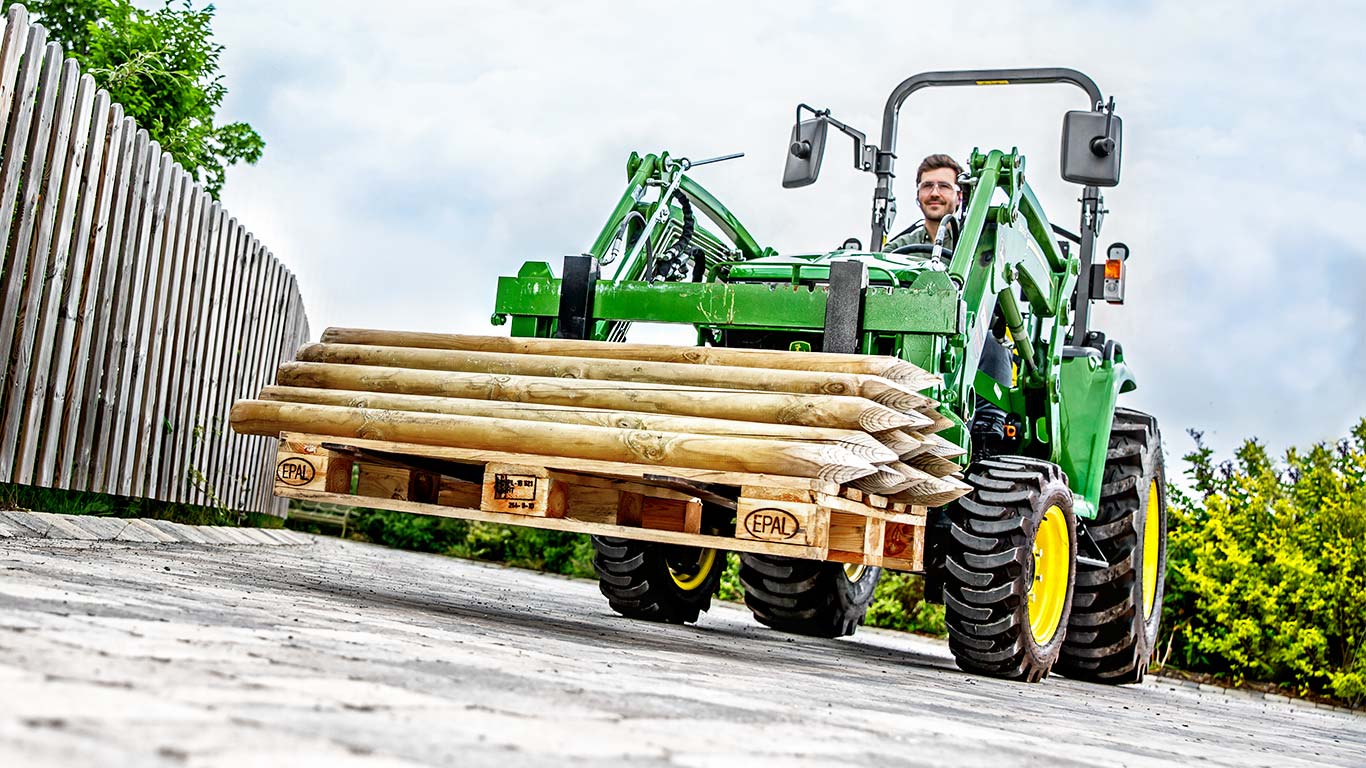 Tracteur compact avec chargeur de mise à niveau automatique mécanique 300E