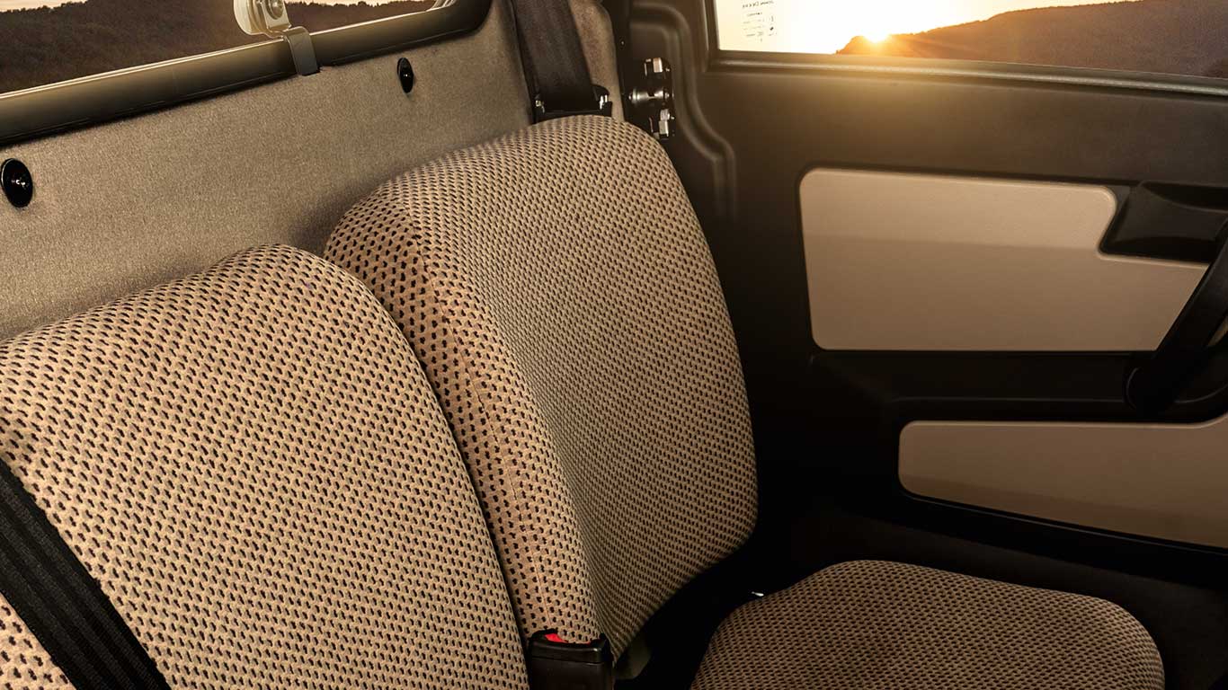 XUV865R, field shot, detail shot, tan interior