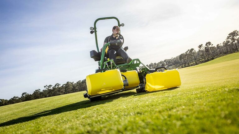 2775 E-Cut™ | Triplex-Aufsitzmäher | Golf- und Sportplatzpflege | John ...