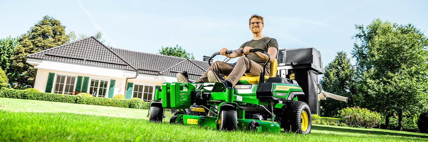 Gewerbliche Mäher mit Nullwenderadius ZTrak™ Z345R im Einsatz