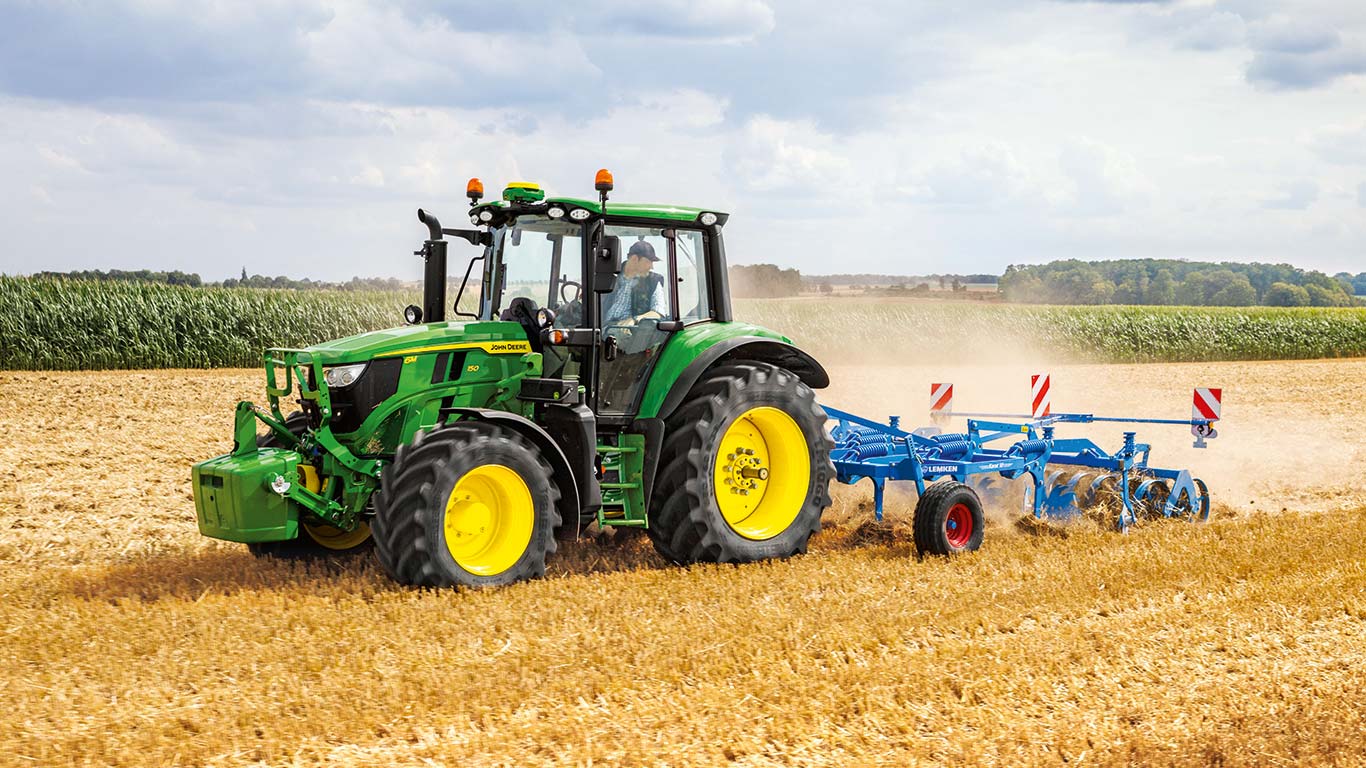 6M-Traktor mit Vierzylindermotor