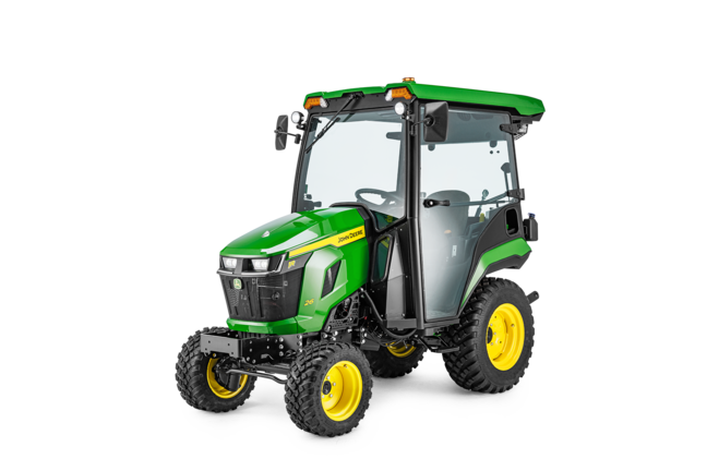 John Deere Kompakttraktor 1R mit geschlossener Kabine auf weißem Hintergrund